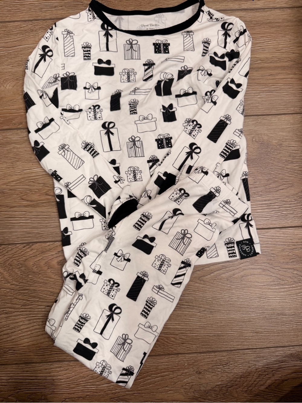 Kids White and Black Present-Print Pajama Set 0184